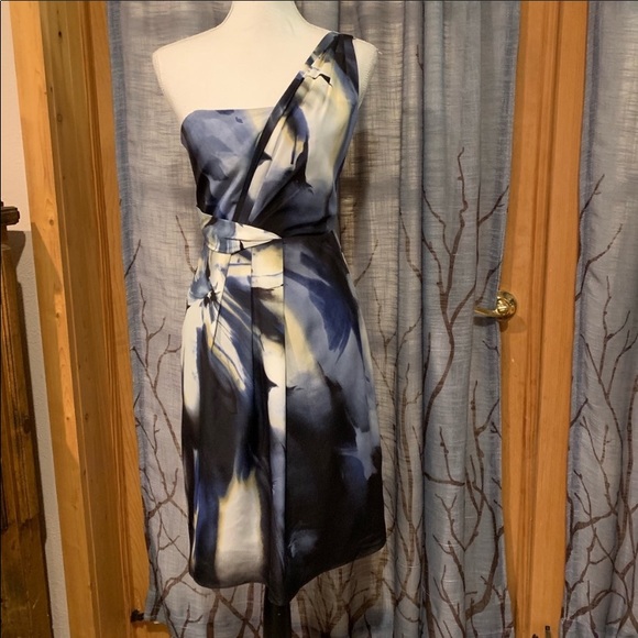 Tahari Dresses & Skirts - Tahari size 2 one shoulder dress blue black floral